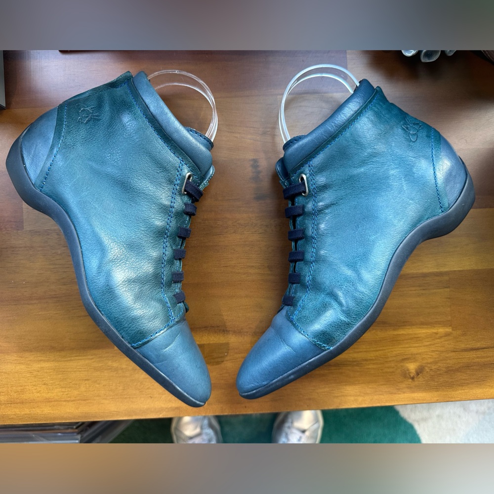 Fluevog EXCELLENT Power Up Endurance two blues leather padded ankle boot -6.5/7 - Picture 9 of 16